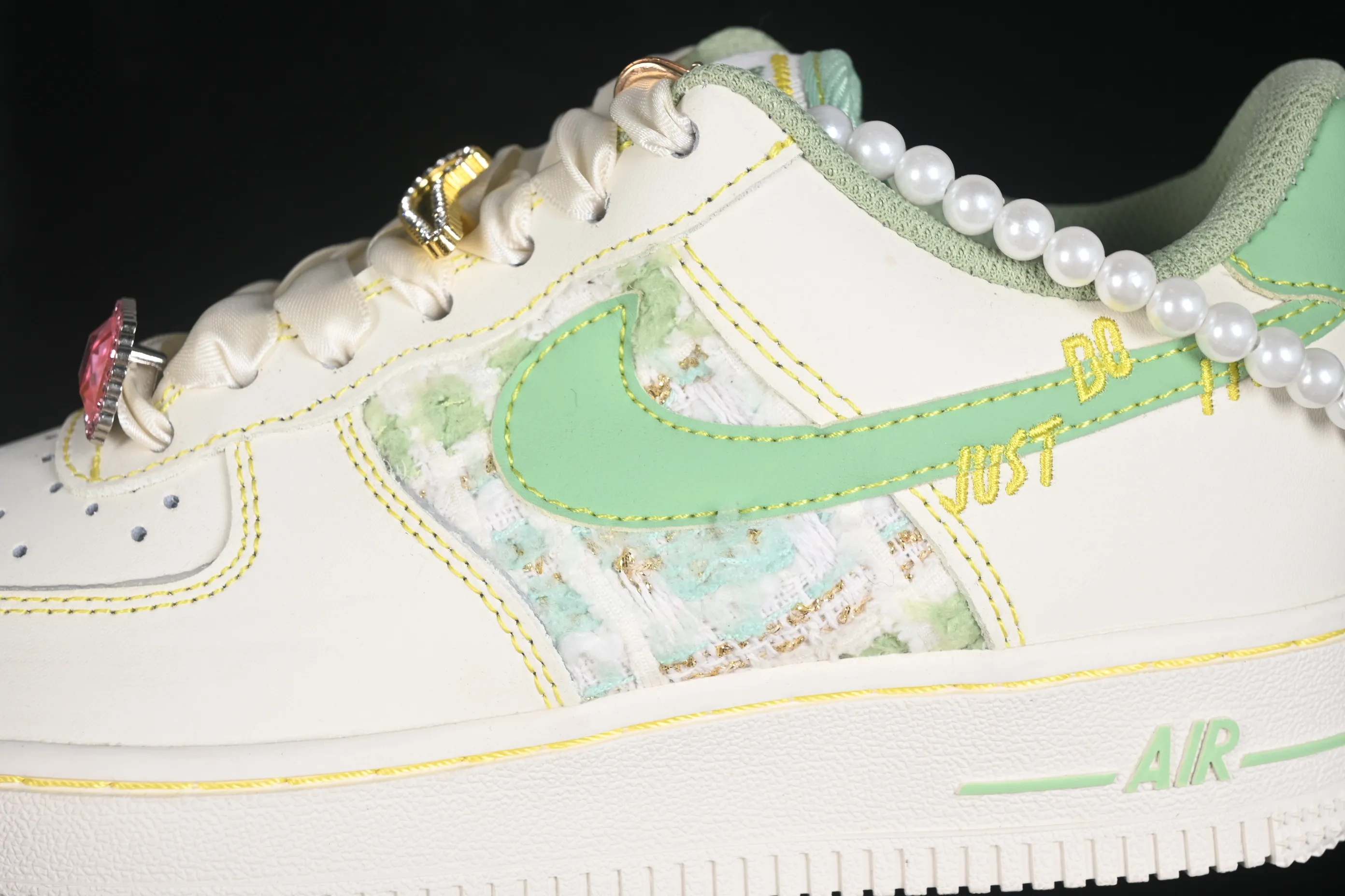 All categories Nk Air Force 1 Air Force series Nk Air Force 1 Low Air Force low-top Nike Air Force 1'07 Low "Jade Pearl Canvas" Hand-painted graffiti Green Pearl Painting Air Force 1 low-top casual sneakers FJ7740-111